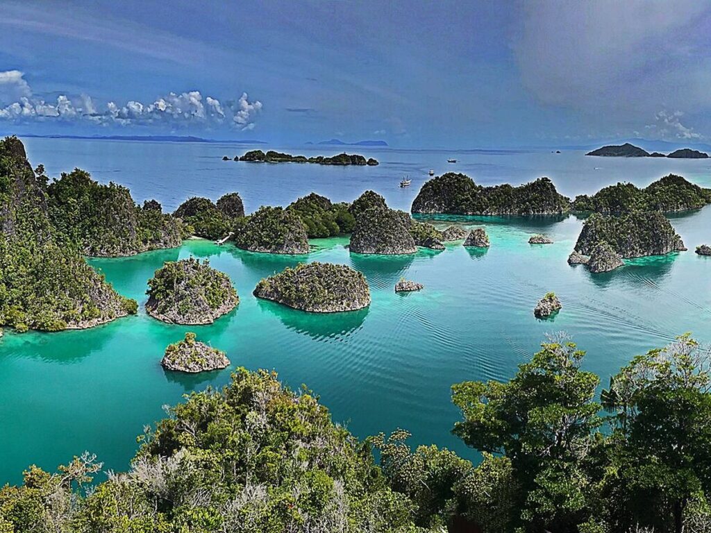 Karstinseln bei Piaynemo in Raja Ampat