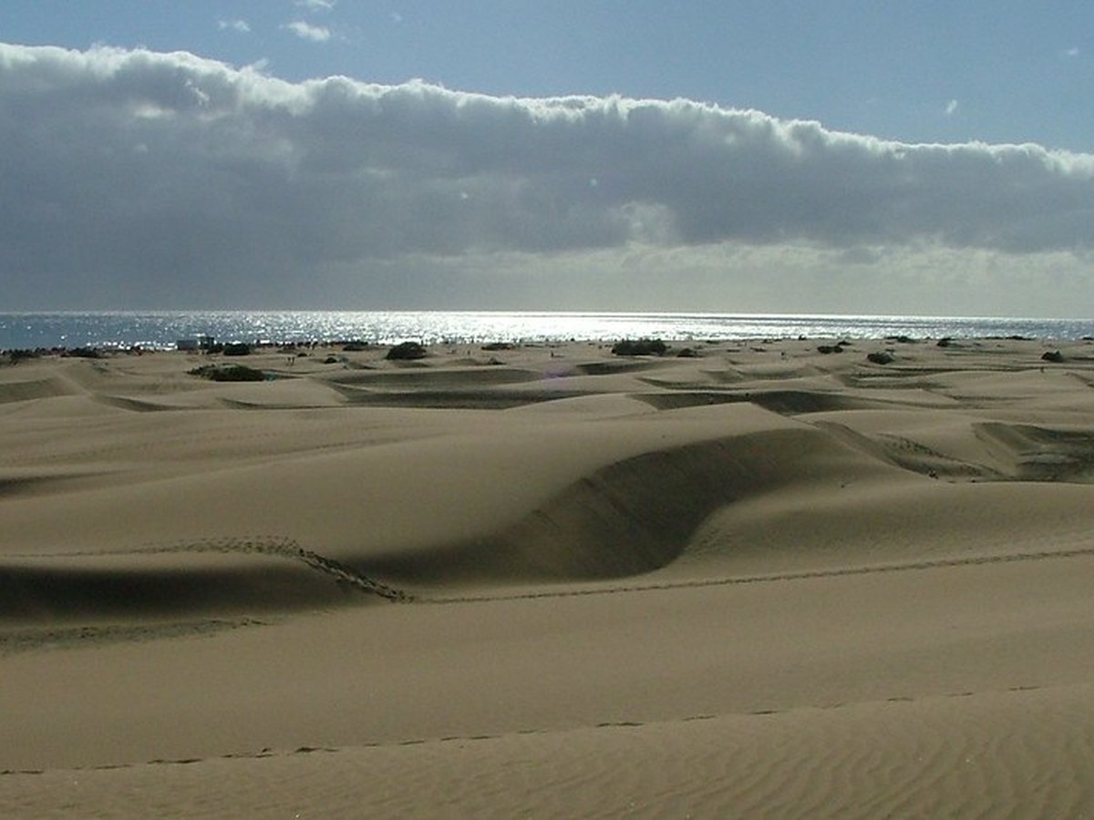 Sanddünen von Maspalomas treffen auf den Atlantik auf Gran Canaria