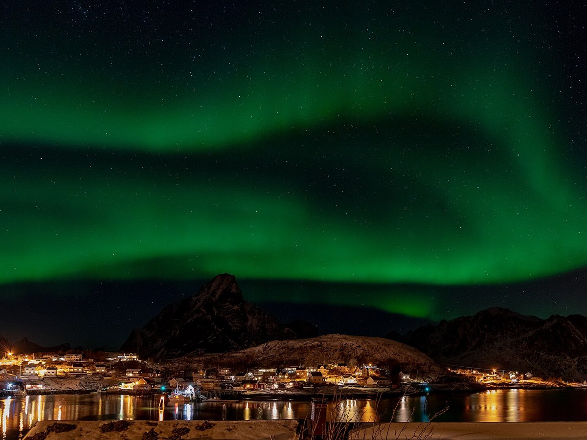 Nordlicht über Reine auf den Lofoten