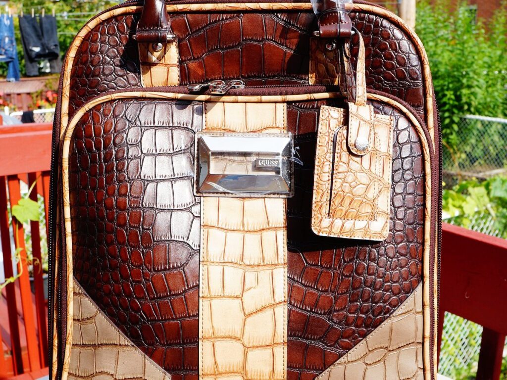 GUESS traveling suitcase - panoramio