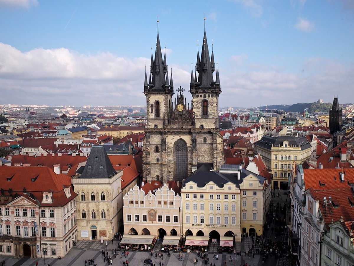 Altstädter Ring in Prag mit historischen Gebäuden