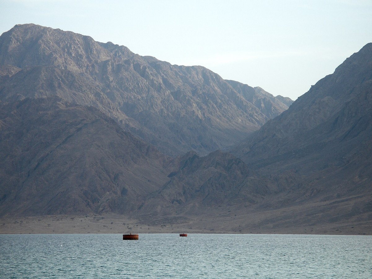 Berge an der Küste des Roten Meeres bei Nuweiba im Sinai