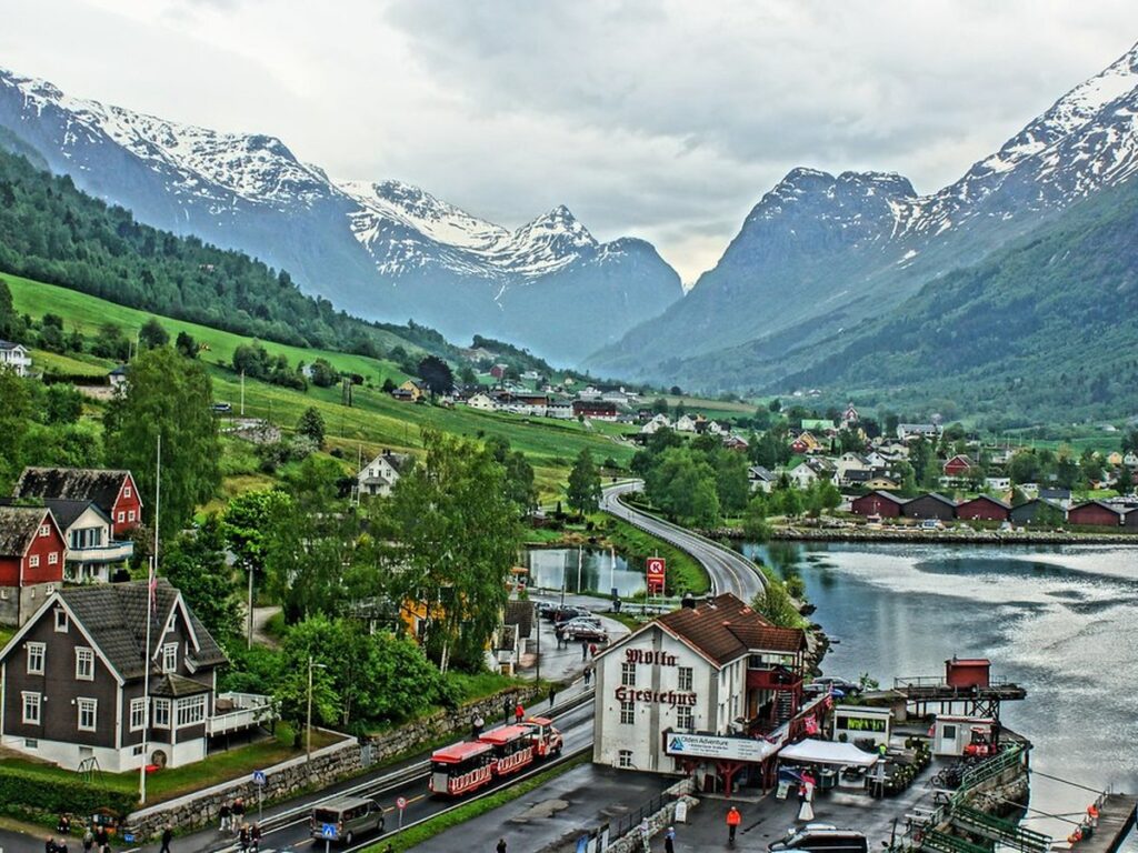 Fjordlandschaft in Norwegen im Sommer