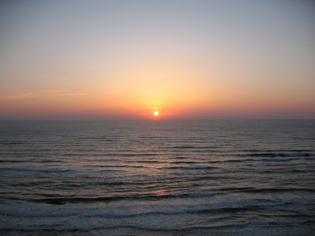 Sonnenuntergang über dem Mittelmeer bei Netanja